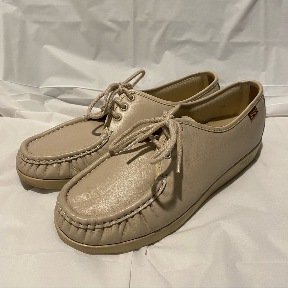 SAS Siesta Leather Lace Up Loafer, size 9W. Beige/mocha color. Work shoes.